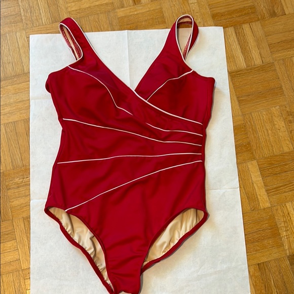 Miraclesuit - Picture 1 of 11